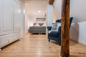 1 bedroom, bed sheets