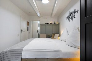 1 bedroom, bed sheets - Studio 'Möwe' with Shared Terrace and Shared Garden (Westerhever)