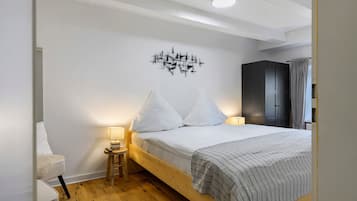 1 bedroom, bed sheets