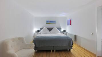 2 bedrooms, bed sheets