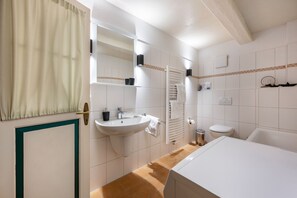 Een douche, een haardroger, handdoeken