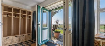 Apartment 'Deichgraf' with Shared Terrace and Shared Garden