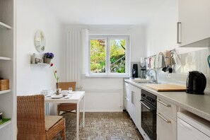 Refrigerador, horno, parrilla de estufa y lavavajillas 