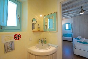 Ducha, secador de pelo y toallas