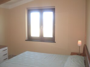 2 bedrooms, iron/ironing board, travel cot, free WiFi - CASA ELISABETTA apt. 2: magnificent view, Mediterranean Sea, Cilento (Campania)