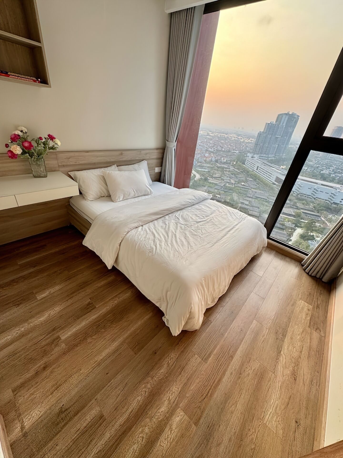 ซูพีเรียอพาร์ทเมนท์, 3 ห้องนอน, ห้องครัว, วิวเมือง | โต๊ะทำงาน, พื้นที่ทำงานแบบใช้แล็ปท็อป, ผ้าม่านกันแสง, ห้องเก็บเสียง