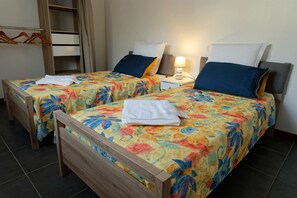 2 bedrooms, iron/ironing board, travel cot, free WiFi