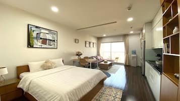 Superior Studio, 1 Queen Bed, Kitchen, City View | Desk, laptop workspace, soundproofing, free WiFi