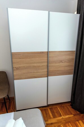 2 chambres, fer et planche à repasser, Wi-Fi gratuit, draps fournis
