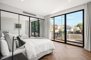 5 chambres, bureau, Wi-Fi, draps fournis