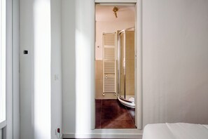 Apartment, 3 Bedrooms, 2 Bathrooms | Bathroom