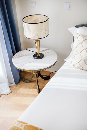 City Apartment, 1 Bedroom, Non Smoking | 1 bedroom, iron/ironing board, free WiFi