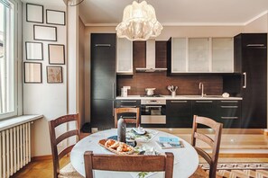 Comfort Apartment, City View | Private kitchen
