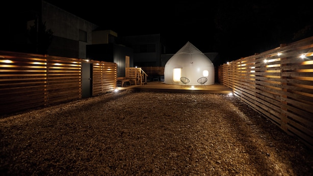 A modern house with a triangular roof, surrounded by wooden fences, and illuminated by warm lights. - ReSchool Nasu Glamp (Nasu)