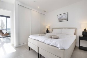 2 bedrooms, desk, iron/ironing board, travel crib
