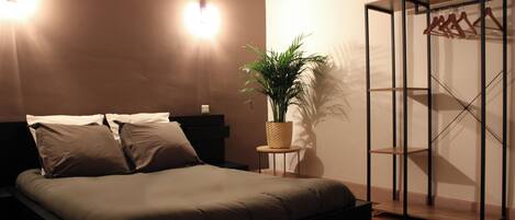 3 bedrooms, iron/ironing board, free WiFi