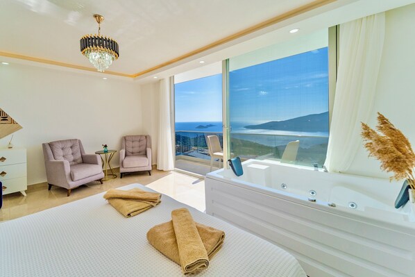 4 bedrooms, in-room safe, iron/ironing board, WiFi