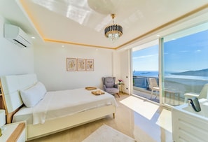 4 bedrooms, in-room safe, iron/ironing board, WiFi
