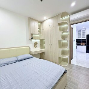 2 bedrooms, iron/ironing board, WiFi, bed sheets