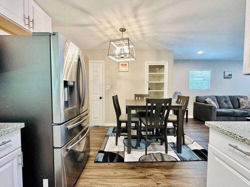 15 Minutes away from downtown. Entire guest house.