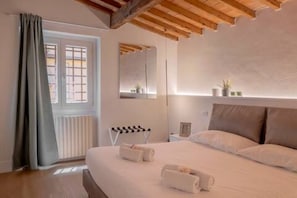 4 habitaciones, tabla de planchar con plancha, wifi y ropa de cama