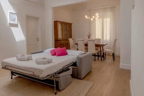 4 bedrooms, iron/ironing board, WiFi, bed sheets