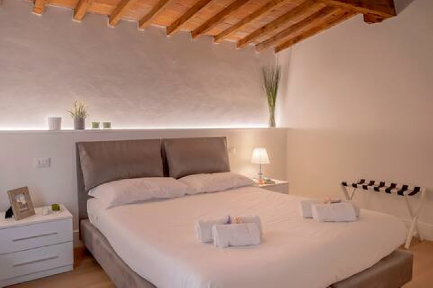 4 camere, ferro/asse da stiro, Wi-Fi, lenzuola