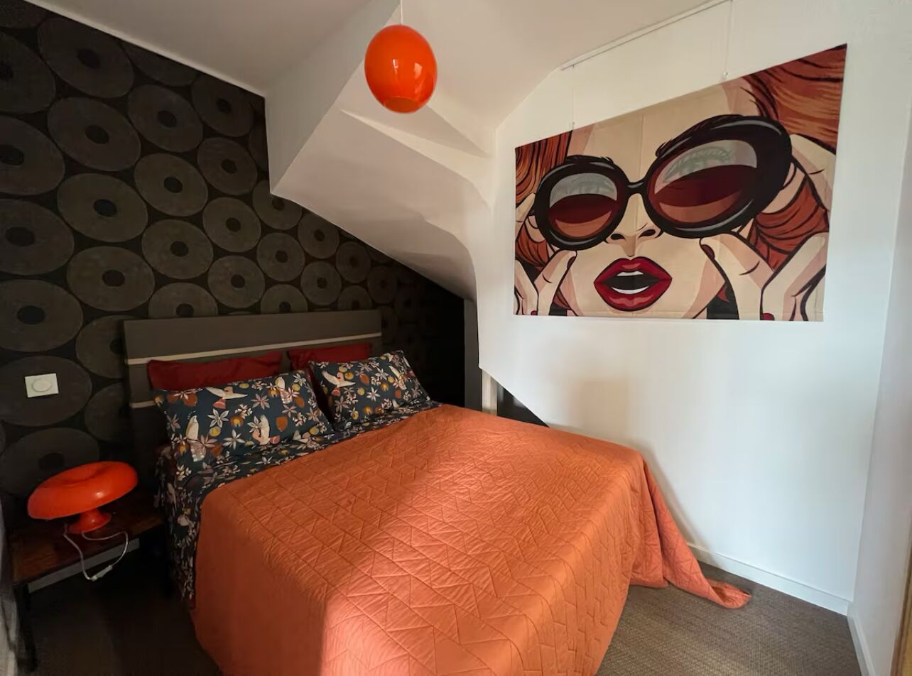 1 dormitorio, tabla de planchar con plancha, wifi y ropa de cama