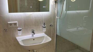 Standard Studio, Courtyard View | Bathroom | Shower, rainfall showerhead, hair dryer, soap
