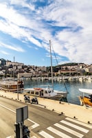 Quarto casal luxo, sacada, vista para o mar | Cofres nos quartos, Wi-Fi de cortesia