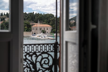 Deluxe Double Room, Balcony, Sea View | In-room safe, free WiFi. Urban&Veggie rooms