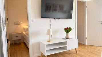 2 bedrooms, travel cot, WiFi, bed sheets