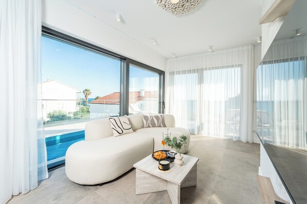 Deluxe Apartment, 4 Bedrooms, Balcony | In-room safe, individually decorated, individually furnished