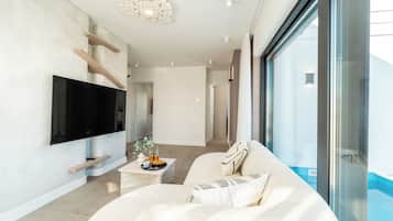 Appartement Deluxe, 4 chambres, piscine privée, vue sur la mer | Coffre-fort, décor unique, ameublement unique, fer et planche à repasser