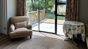 Cabaña, 1 habitación, para fumadores, balcón | Sala de estar