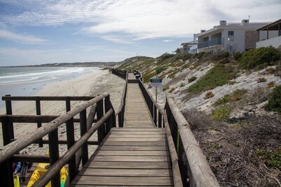 Paradys Oceanfront Submarine-style Holiday Home in Langebaan