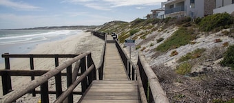 Paradys Oceanfront Submarine-style Holiday Home in Langebaan
