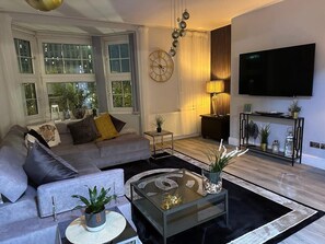 TV, fireplace, stereo