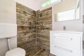 Dusche, Haartrockner, Bidet