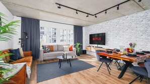 En 65-tommers smart-TV med digitale kanaler samt oppvarmet gulv