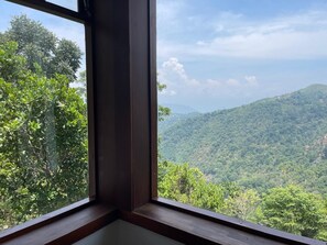 開放式客房 | 高級寢具、書桌、免費 Wi-Fi、床單