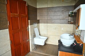Kostenlose Toilettenartikel, Handtücher, Seife, Shampoo