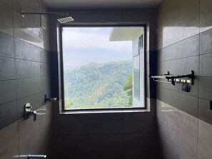 Studio | Bathroom | Free toiletries, towels, soap, shampoo - Elysian Fields (Peermade)