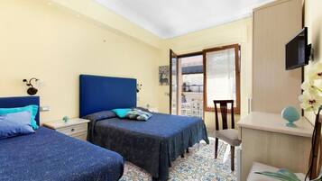 1 camera, una cassaforte in camera, una scrivania, Wi-Fi