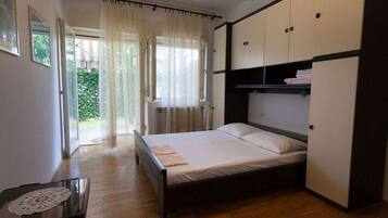 House | 2 bedrooms, individually furnished, bed sheets