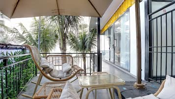 Habitación junior con 1 cama doble o 2 individuales, vistas a la playa, frente a la playa | Sistema de insonorización, wifi gratis, ropa de cama