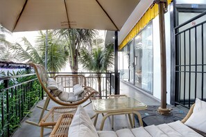Junior Double or Twin Room, Beach View, Beachfront | 1 bedroom, soundproofing, free WiFi, bed sheets