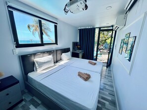 Deluxe dubbelrum - viss havsutsikt - mot vattnet | Ljudisolering, gratis wi-fi och sängkläder