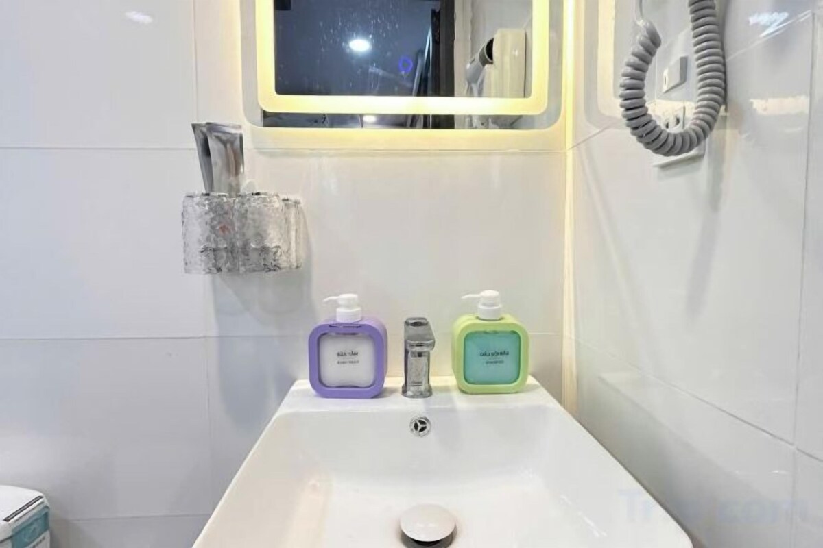 Baño | Regadera, secadora de cabello, bidet, toallas 