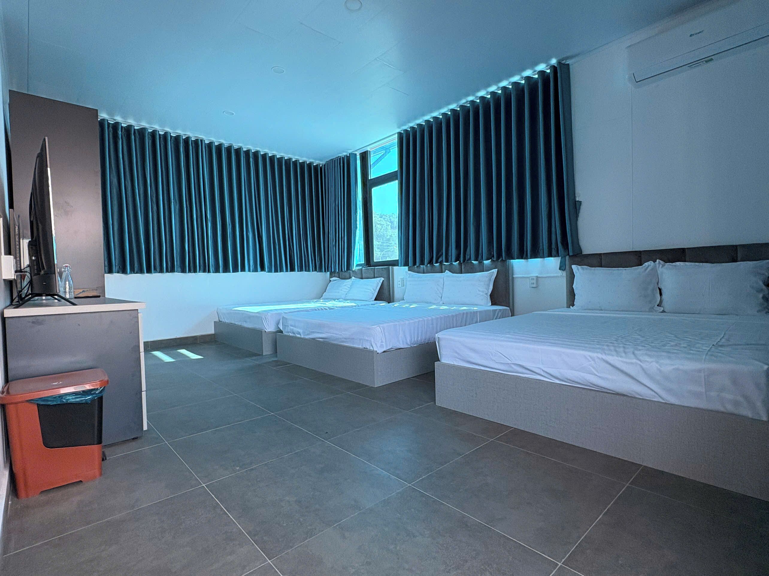 Comfort Triple Room | Desk, soundproofing, free WiFi, bed sheets